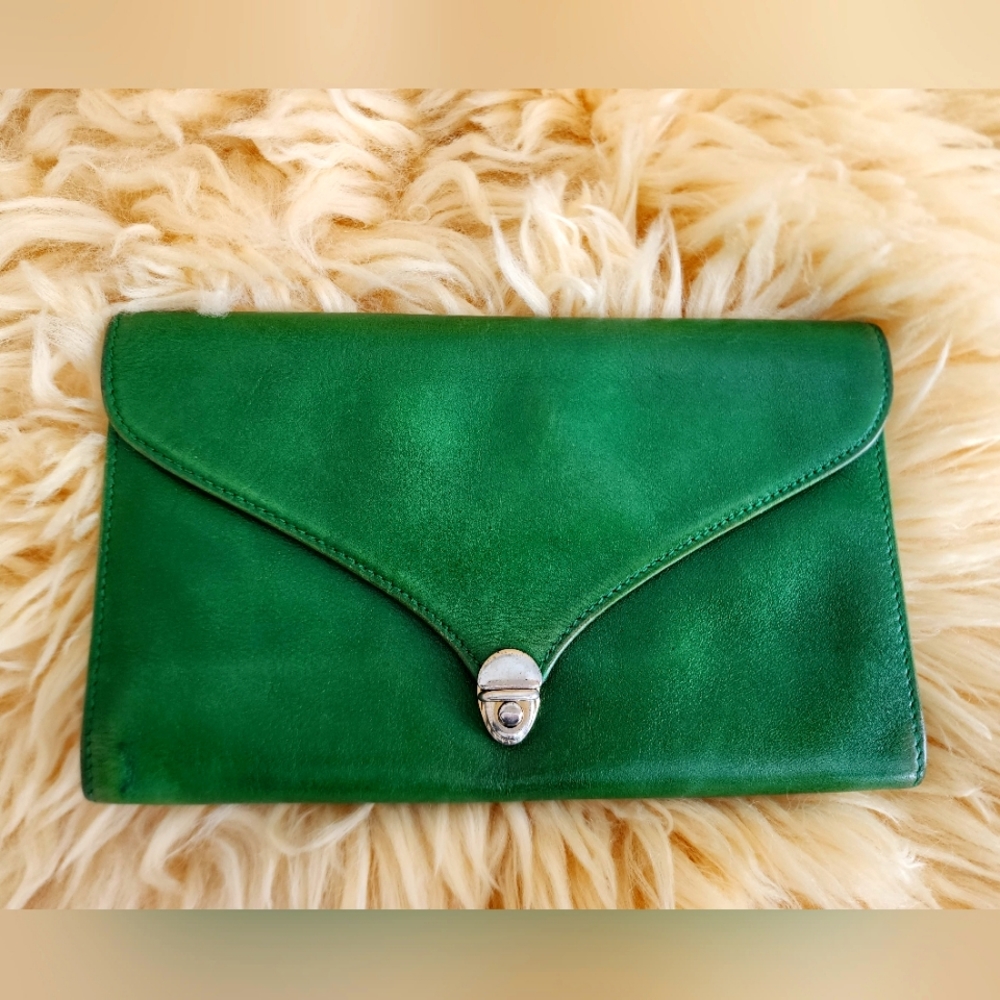Royal wallet